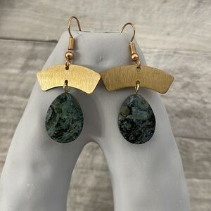 Stone Earrings Gold Detail